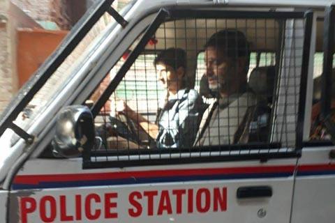 JRL’s presser foiled, Malik arrested, Mirwaiz house detained